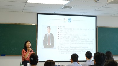 胡斌博士主持.jpg