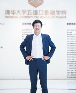 湖南澳维科技战略投资总监
曾任稳石机器人CEO、稳石投资董事总经理
清华大学五道口金融学院MBA、康奈尔大学Johnson商学院MBA（优异荣誉毕业）
深圳市人工智能产业协会首届理事会理事
深圳市人社局创业导师
华中科技大学上海校友会机械分会常务副会长